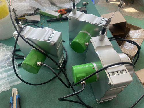 拉繩位移編碼器利用高分辨率儀表進(jìn)行顯示及定位